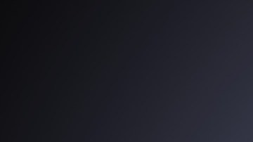 Lo sabemos, no eres fotógrafo, pero si planeas tomarte una foto exclusivamente para LinkedIn entonces cuida la iluminación en la imagen. Una foto oscura no sirve de mucho.