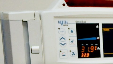 La enfermera partera certificada hace más que solo ayudar a que nazca un bebé.