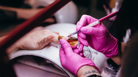 Los salones de uñas generan actualmente más de 144 mil trabajos, pero se espera un aumento a más de 171 mil empleos.