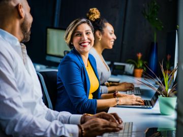 La filosofía de algunas empresas es brindar oportunidades por igual a todos los habitantes de Estados Unidos. Los salarios irán variando de acuerdo al lugar donde se resida.