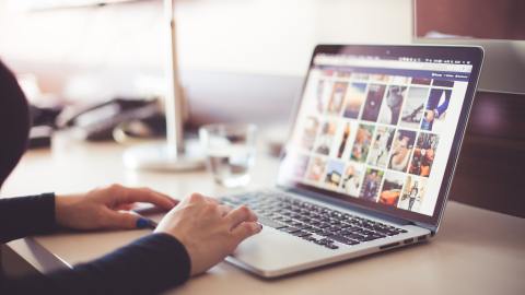 El mercado de seminuevos tiene amplia salida a través de internet.