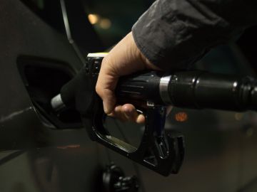 Cuidar el consumo de gasolina repercute considerablemente en las finanzas personales.
