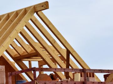 Aunque la industria de la construcción de vivienda ha ido en franco aumento, no está claro si el repunte es sostenible ya que las infecciones de coronavirus han aumentado.