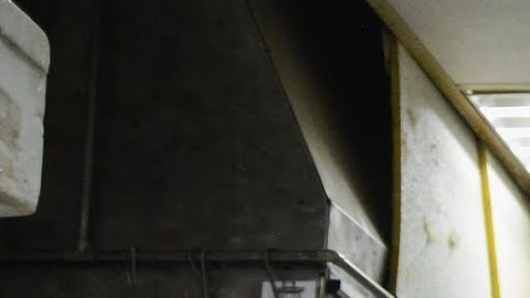 El subsector de servicios de alimentos y lugares para beber registró una ganancia neta de 504,000 puestos de trabajo.