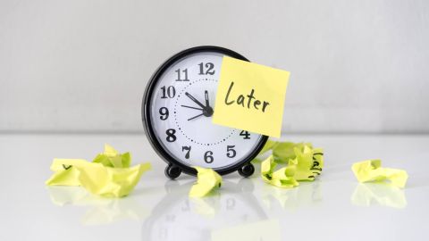 Quienes procrastinan dejan todo para otro momento.