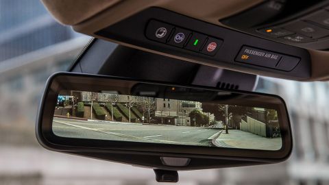 Espejo retrovisor con cámara del Cadillac CT6.
