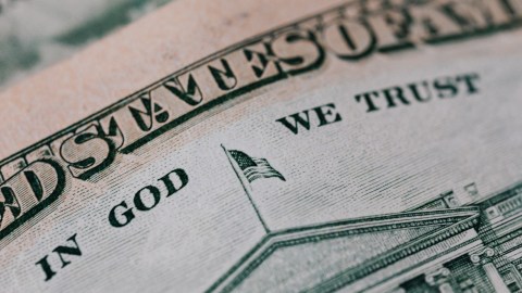 La tasa de referencia del 0% de la Reserva Federal es una medida para evitar la caída económica de Estados Unidos por el COVID-19.