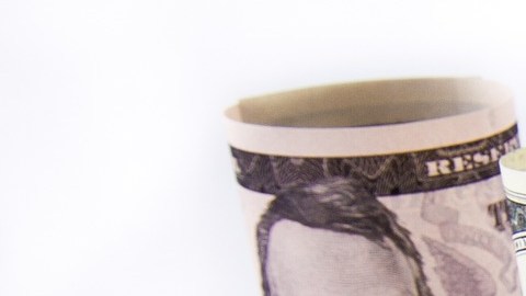 Si quieres recibir un segundo cheque de estímulo completo, debes tomar en cuenta tu AGI para saber si eres o no elegible.