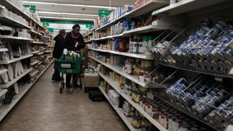 En medio de la pandemia las ventas de las tiendas de a dólar han subido.