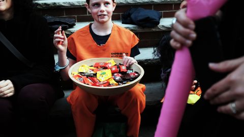 NEW YORK, NY - OCTOBER 31: People trick-or-treat in a Brooklyn neighborhood on Halloween night on October 31, 2015 in New York City. Throughout the country children and adults are dressing-up in costumes to both scare and entertain as they make their way through neighborhoods collecting candy treats. (Photo by Spencer Platt/Getty Images)