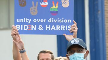 RALEIGH, NC - SEPTEMBER 28:  Supporters of Democratic vice presidential nominee, Sen. Kamala Harris (D-CA) line the streets on September 28, 2020 in Raleigh, North Carolina. Harris's campaign swing to the state comes a day before the first presidential debate between running mate Joe Biden and President Donald Trump.  (Photo by Sara D. Davis/Getty Images)