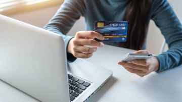 Debes cuidar el uso que le das a tu tarjeta de crédito porque puedes dejar una marca que puede ser irreparable.