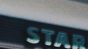 En Starbucks, los baristas, asistentes y otros empleados por hora mantienen su elegibilidad de seguro médico trabajando al menos 520 horas en un período de seis meses.