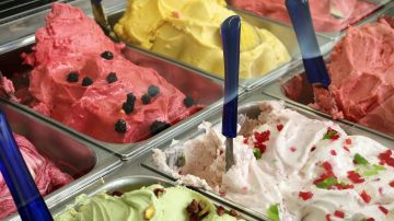 Conoce tus opciones y define cuáles serán los helados que vas a ofrecer a tus clientes. Hay sabores tradicionales e incluso otros que son más novedosos y sofisticados.