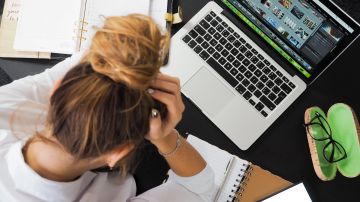 Si pierdes pista de las tareas, o no completas el trabajo a tiempo, podrías estar sufriendo por el estrés laboral.