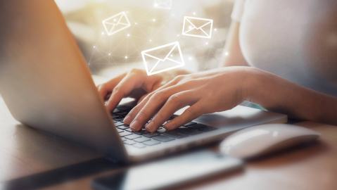 Cómo arranquemos el texto de un correo electrónico es muy importante para marcar el tono del mensaje.