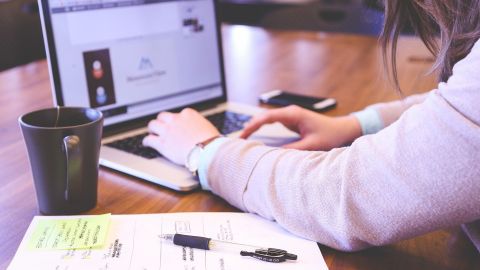 Las tareas cortas son la manera perfecta para que las mamás ganen un poco de dinero extra con los niños. Lo que se le pagará por tarea o asignación varía.
