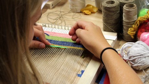 La joven se ha encargado de llevar a todos los rincones de Estados Unidos su moda muy artesanal y ahora durante la pandemia los tejidos mexicanos no han sido la excepción.