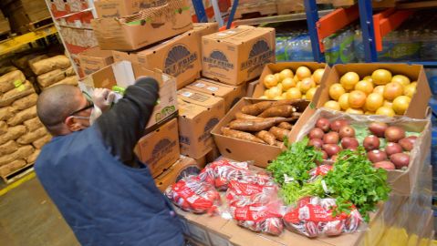 Los bancos de alimentos han tenido una labor incesante desde el inicio de la pandemia.