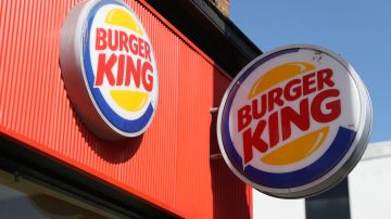 Burger King cuenta con su Snack Box de hamburguesa, papas, refresco y nuggets.