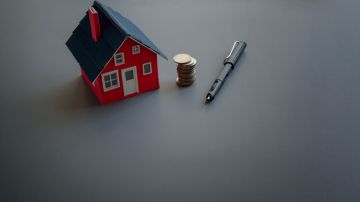 ¿Comprar o rentar una casa? La decisión se basa en las finanzas y los deseos de vida de cada persona.