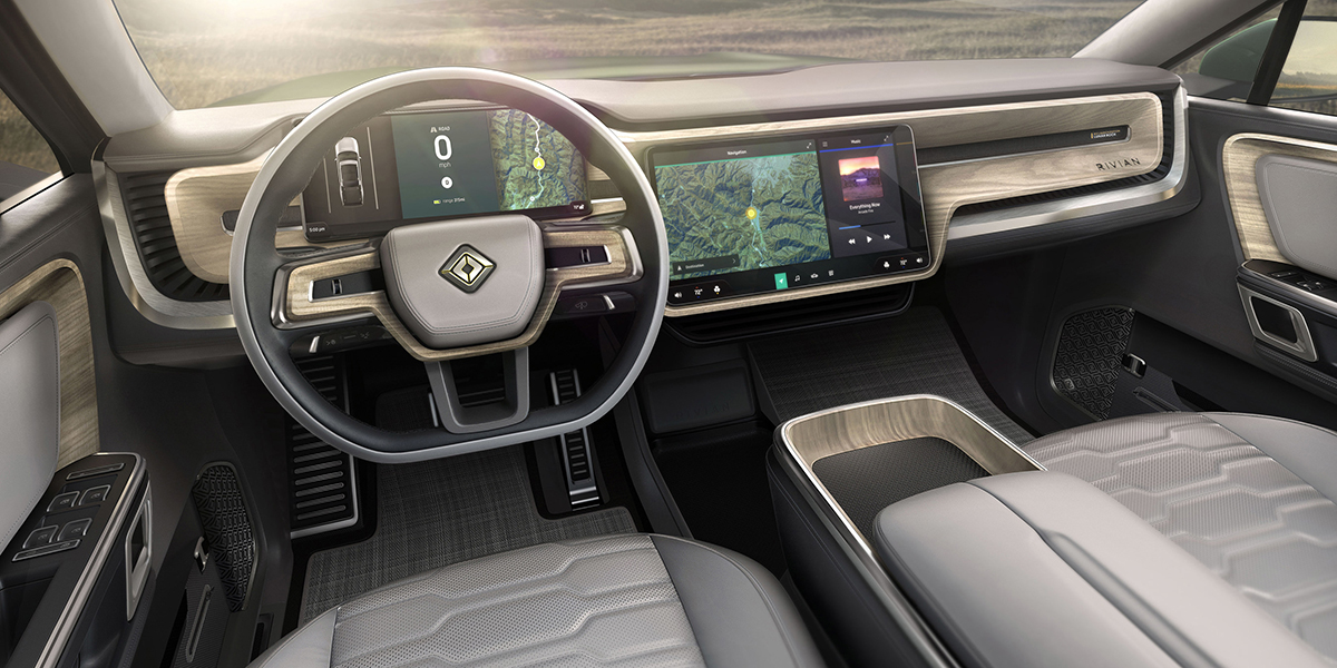 Interior de la SUV eléctrica Rivian R1S.