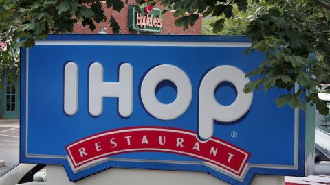 ELGIN, IL - JULY 16:  Signs mark the locations of neighboring IHOP and Applebee's restaurants July 16, 2007 in Elgin, Illinois. IHOP has agreed to purchase the Applebee's restaurant chain for about $2 billion.   (Photo by Scott Olson/Getty Images)