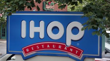 ELGIN, IL - JULY 16:  Signs mark the locations of neighboring IHOP and Applebee's restaurants July 16, 2007 in Elgin, Illinois. IHOP has agreed to purchase the Applebee's restaurant chain for about $2 billion.   (Photo by Scott Olson/Getty Images)