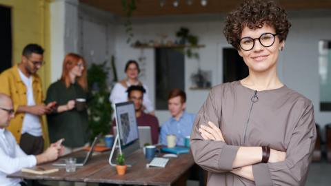 Tanto si eres el dueño o eres el director de la empresa, puedes hacer todo aquello que tu presupuesto te permita para aumentar la felicidad de los empleados.
