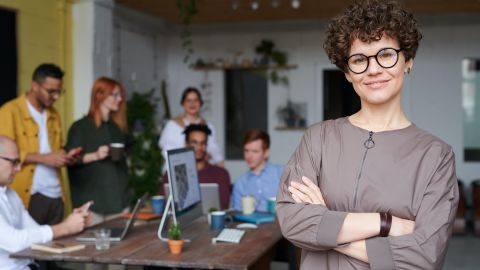 Tanto si eres el dueño o eres el director de la empresa, puedes hacer todo aquello que tu presupuesto te permita para aumentar la felicidad de los empleados.