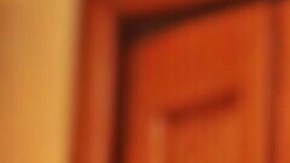 Un componente que también debe estar en tus videos es el humano. Los clientes quieren empatizar con personas, no con logos.