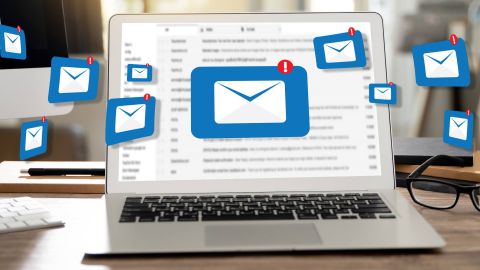 La comunicación a través de e-mail es fundamental en el entorno laboral.