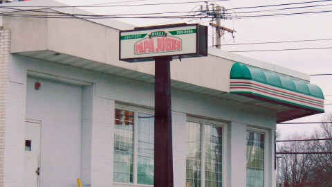 Si quieres trabajar en Papa Jonh's debes tener al menos 16 años y mucha disposición para dar un gran servicio diario a todos los clientes que los visitan.