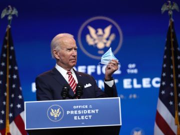 WILMINGTON, DELAWARE - NOVEMBER 16:  U.S. President-elect Joe Biden holds up a face mask as he delivers remarks about the U.S. economy during a press briefing at the Queen Theater on November 16, 2020 in Wilmington, Delaware. He repeated his belief that wearing a mask should not be a political statement. Mr. Biden and his advisors continue to work on the long term economic recovery plan his administration will try to put in place when he takes office. (Photo by Joe Raedle/Getty Images)