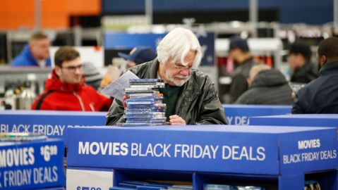El incremento diario de casos por COVID-19 ha despertado el temor de comprar en sucursales.