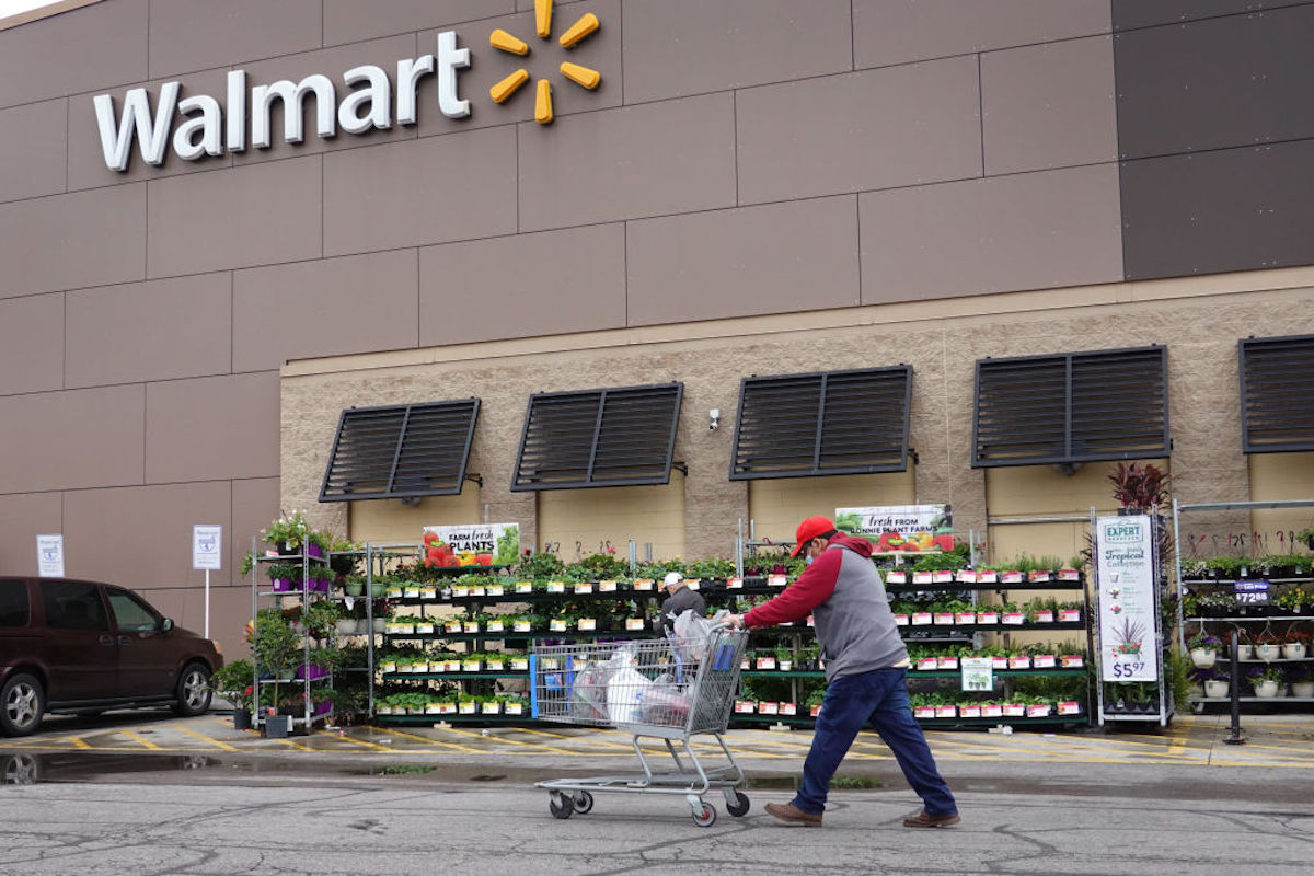 Walmart ofrece entrega gratuita en compras superiores a $35 dólares. 