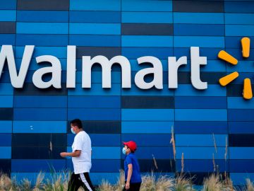 Walmart es una de las empresas que apoya el aumento del salario mínimo.