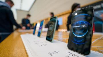 Teléfonos de última generación como el iPhone 12 no tendrán rebajas atractivas este año.