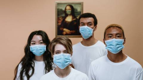 Los jóvenes estadounidenses no sólo han visto afectadas sus finanzas, sino hasta su cobertura médica por el COVID-19.