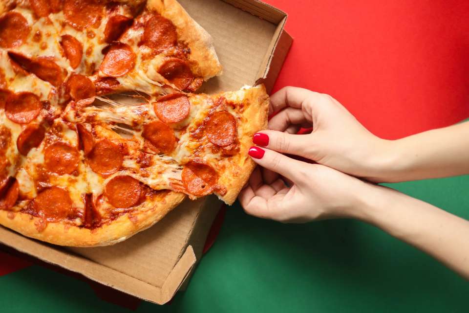 Como Es Trabajar En Little Caesars Y Cuanto Podrias Ganar Solo Dinero
