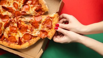 Esta cadena mundial de pizzerías, con presencia en cada uno de los 50 estados de Estados Unidos, ofrece empleos como miembro de la tripulación, conductor de entrega, cocinero, gerente asistente y gerente de restaurante.