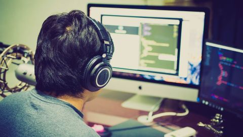 Si determinas un plazo de entrega, comprométete con cumplir con lo prometido porque el éxito se reduce a hacer lo que dices que vas a hacer, en el tiempo que dijiste que lo harías, contó el exitoso freelance.