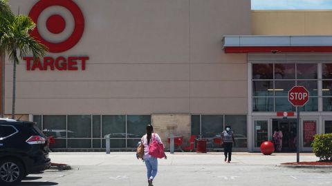 Target ajusta sus horarios como parte de su estrategia en la temporada de regalos.