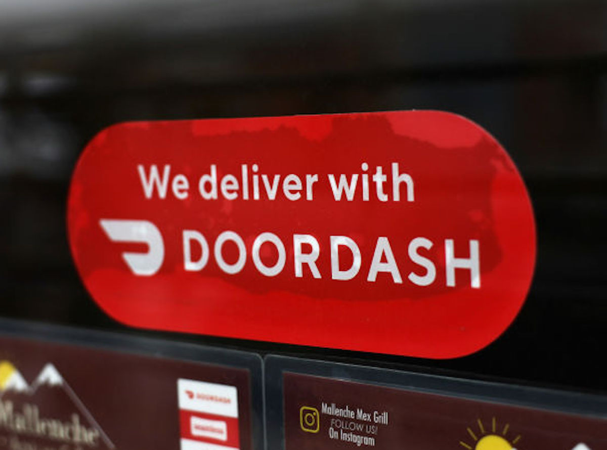 Tanto DoorDash como Uber le trasladaron a sus clientes los ajustes por la nueva legislación.