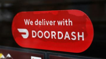 Tanto DoorDash como Uber le trasladaron a sus clientes los ajustes por la nueva legislación.