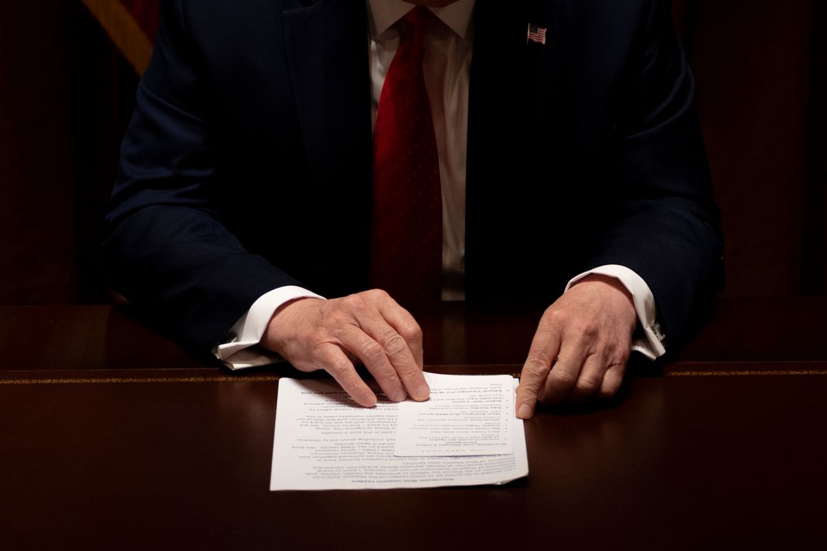 En agosto, el presidente Trump firmó una orden ejecutiva y tres memorandos.