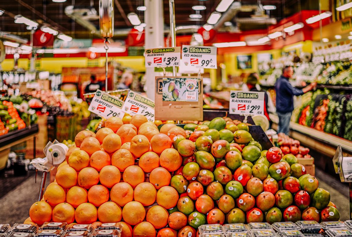Uno de los beneficios del nuevo paquete de estímulo podría llegarte en forma de vales para la compra de alimentos