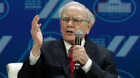 Investor Warren Buffett speaks during the "United State of Women Summit" at the Washington Convention Center in Washington, DC, June 14, 2016. (Photo by YURI GRIPAS / AFP) (Photo by YURI GRIPAS/AFP via Getty Images)