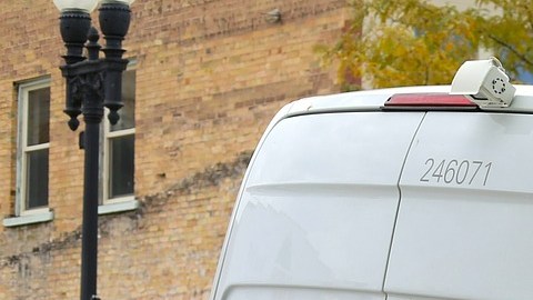De acuerdo a Glassdoor, el sueldo promedio de un Manejador de paquetes en FedEx es de $25,780 anuales en Estados Unidos.
