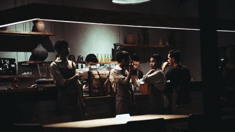 La nueva regulación final haría que sea legal para algunos restaurantes que las propinas se distribuyan entre los meseros y los miembros del personal que no reciben propinas.